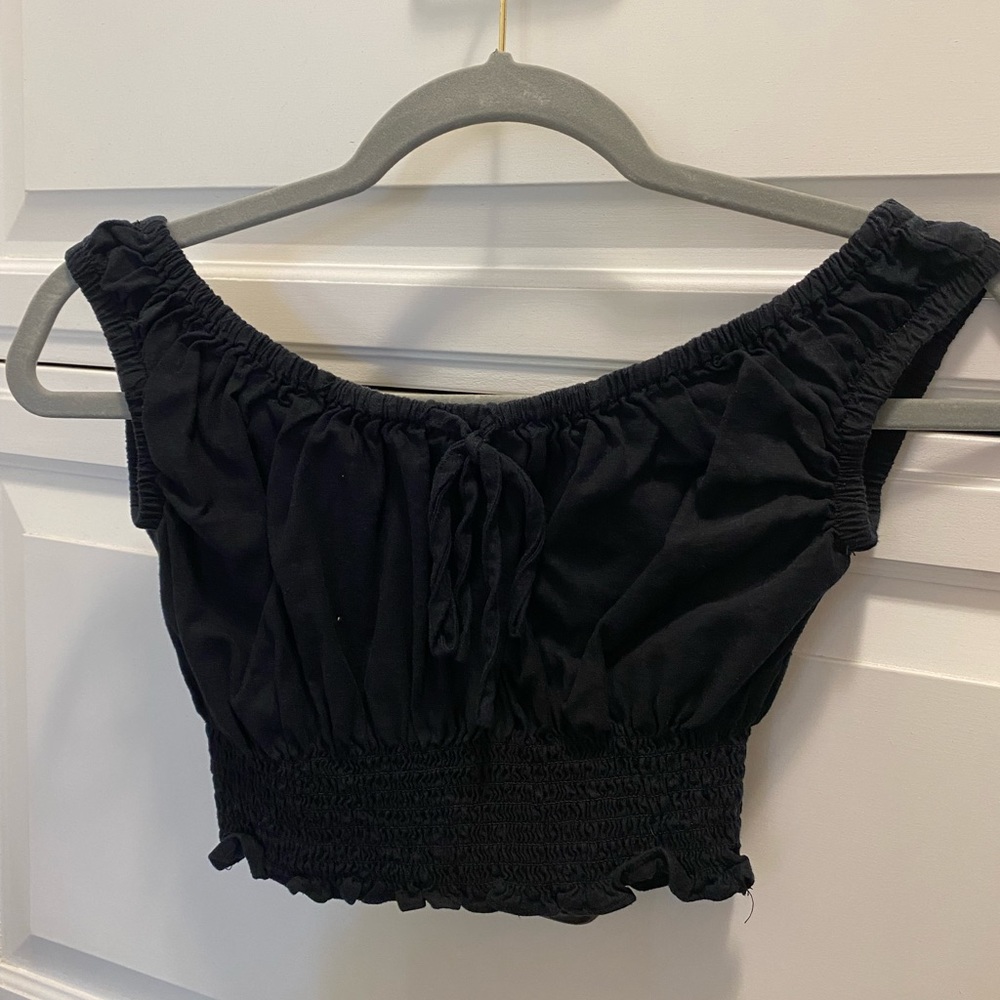 BRANDY MELVILLE RUFFLE OFF THE SHOULDER CROP